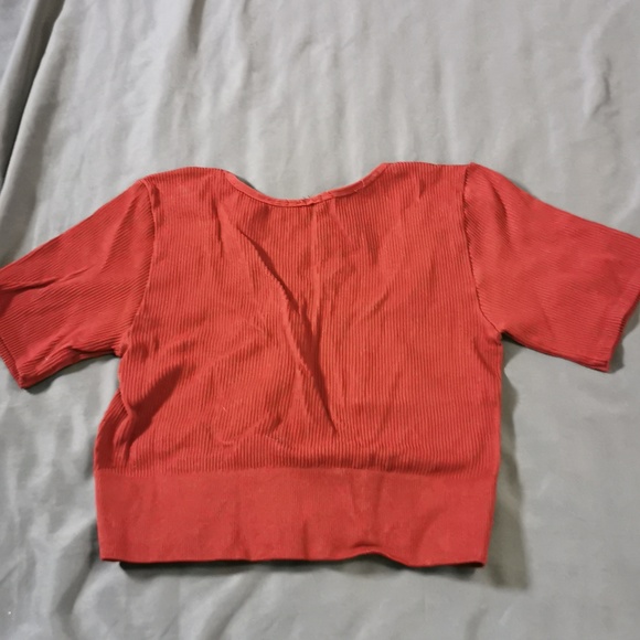 crop top - Picture 2 of 2